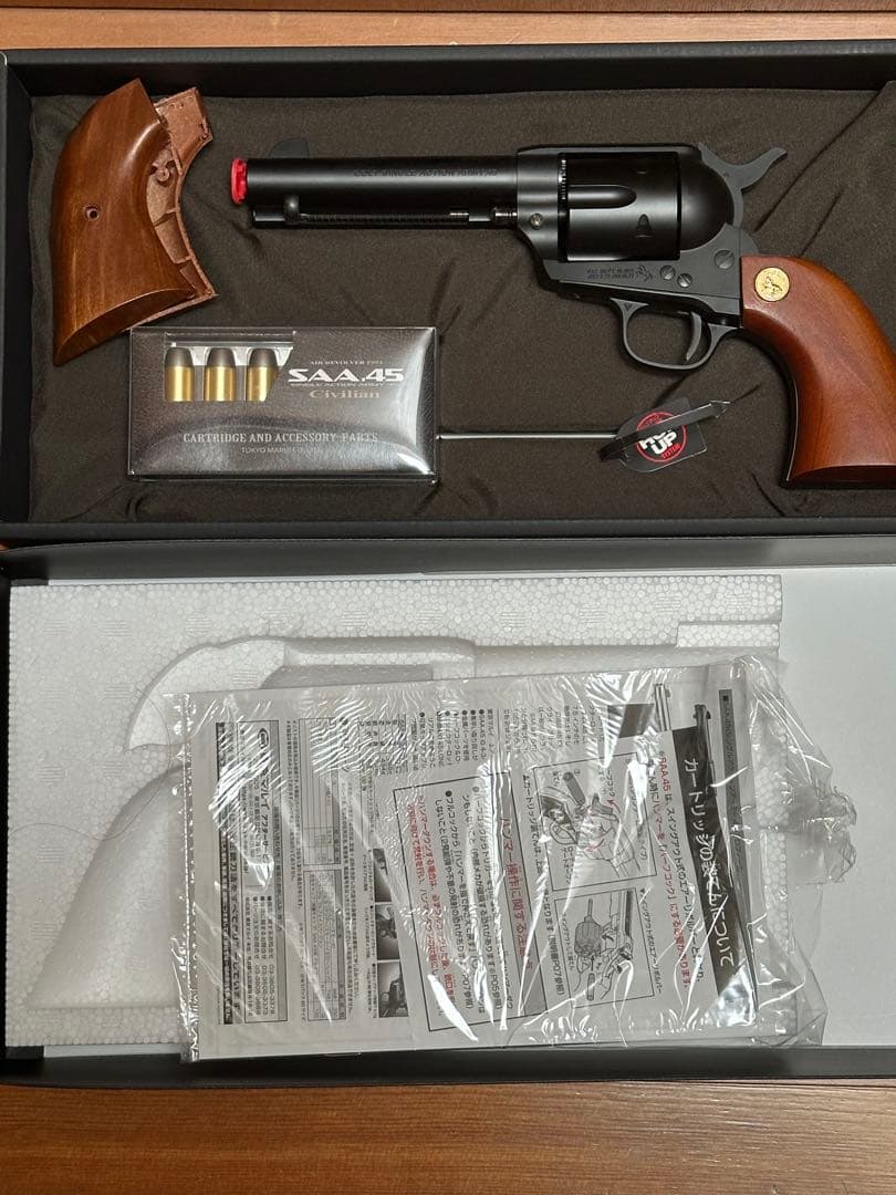 マルイ、エアリボルバー SAA .45 シビリアン　木製グリップ取り付け済み