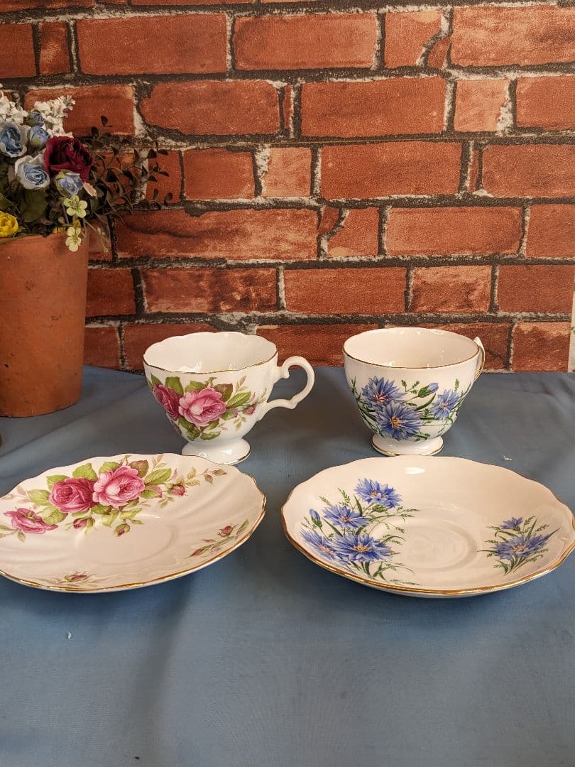イギリスアンティーク　1920〜1950年代　ティーカップ＆ソーサー4客セット
