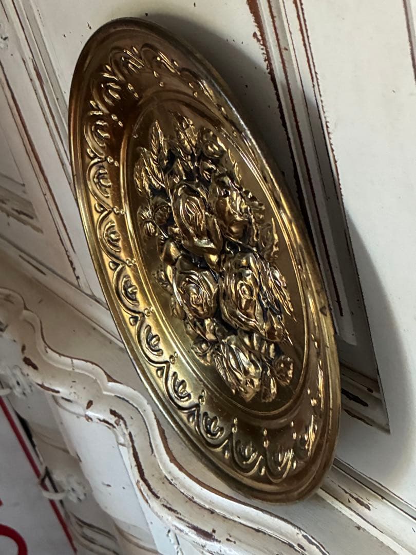 イギリス　アンティーク　真鍮　飾り皿　ビクトリアン　薔薇柄　バラ　100年