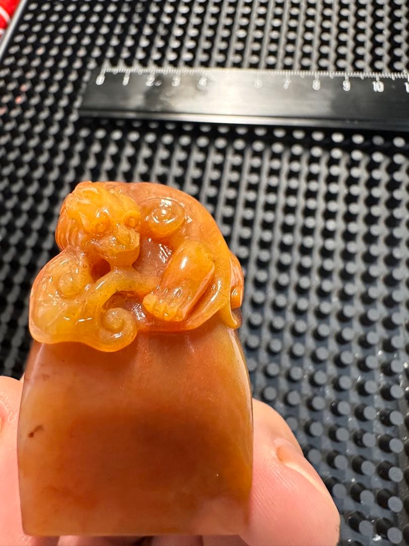 ラオス石　田黄　瑞獣衔芝　巧色　高級印材　箱付き　篆刻　書道　落款　雅号