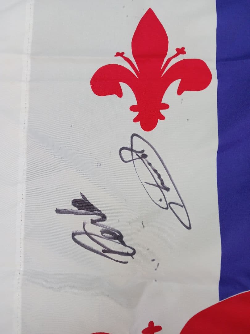 セリエAフィオレンティーナ選手の直筆 サイン入りフラッグ【激レア・希少】