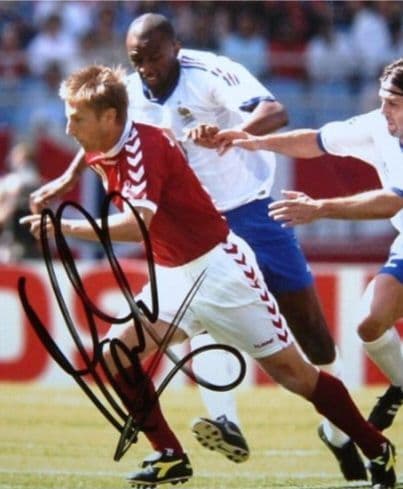 セリエAフィオレンティーナ選手の直筆 サイン入りフラッグ【激レア・希少】