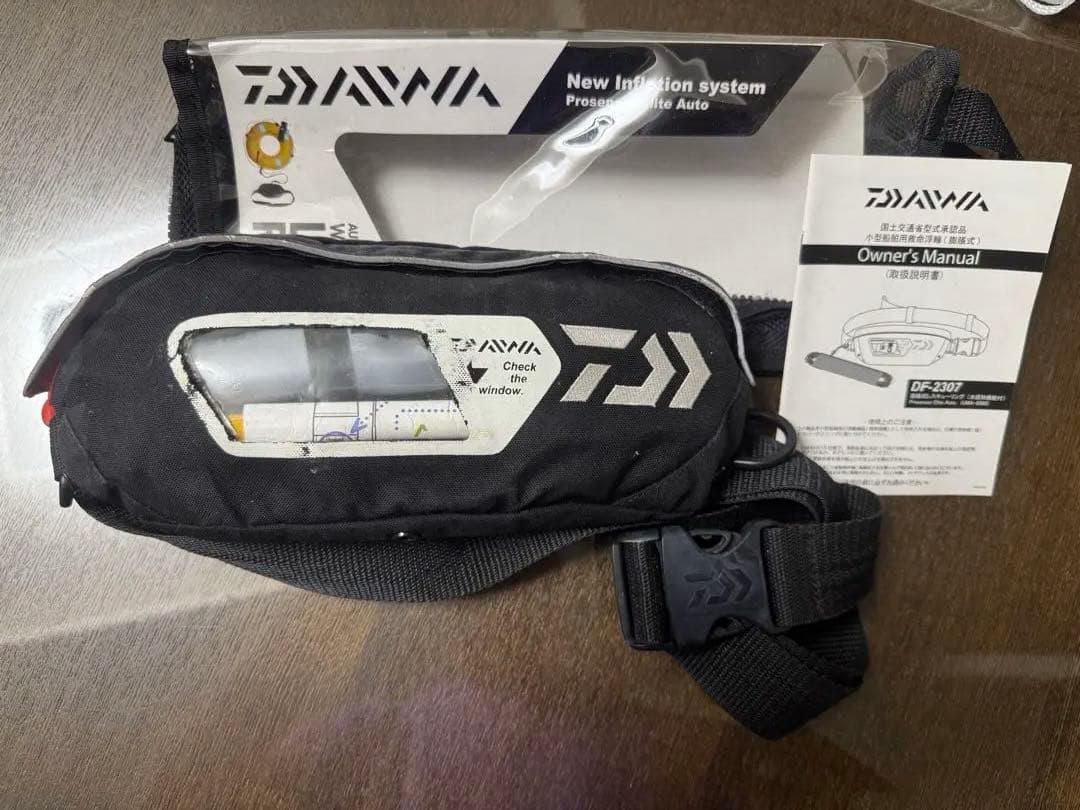 ダイワ 自動膨張式ライフリング ブラック