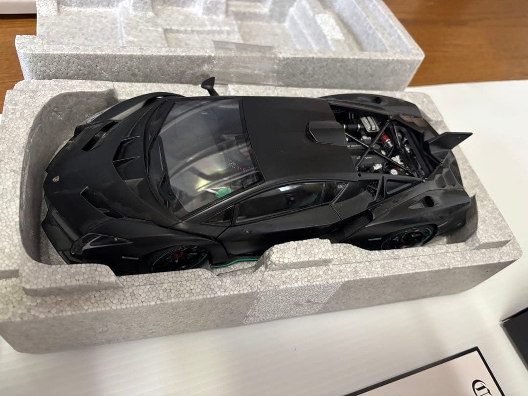 オートアート　ランボルギーニ アヴェンタドール Lブラック 1/18