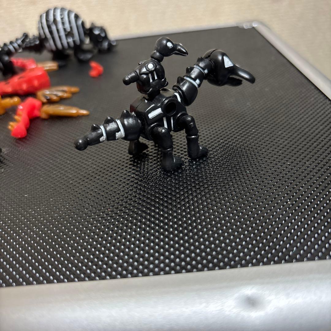 ほねほねザウルス　スペシャルブラックバージョン セミコンプ