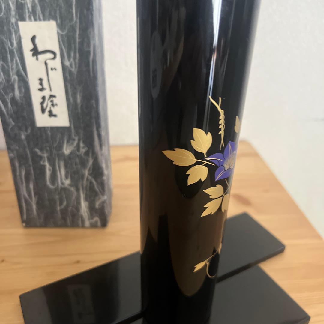 漆器 円筒形花瓶 金色紫色模様　外箱付き