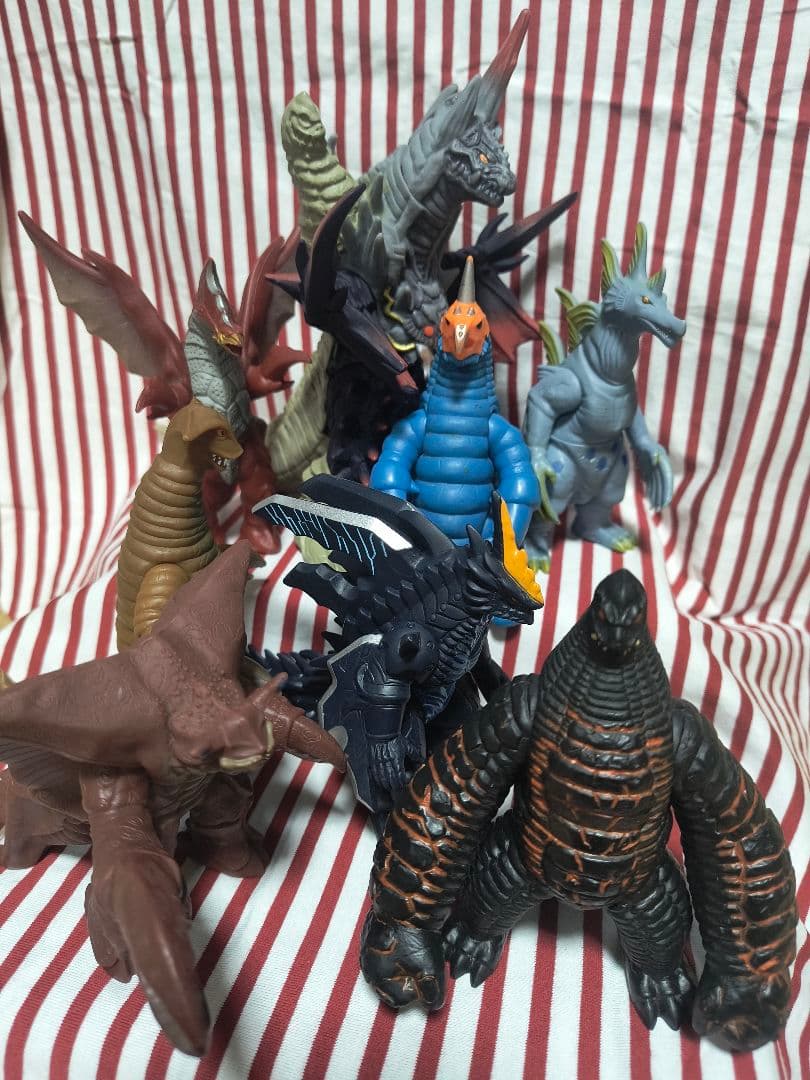 と*ぺ様 ウルトラマン・怪獣ソフビ89体セット