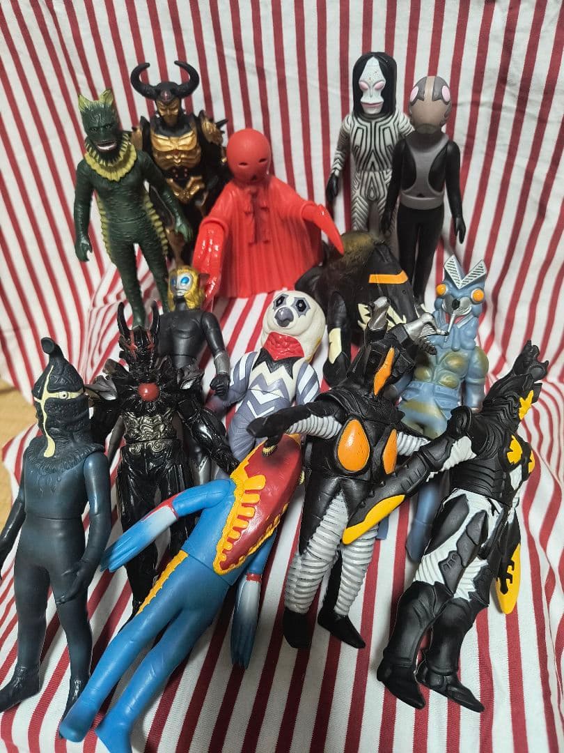 と*ぺ様 ウルトラマン・怪獣ソフビ89体セット