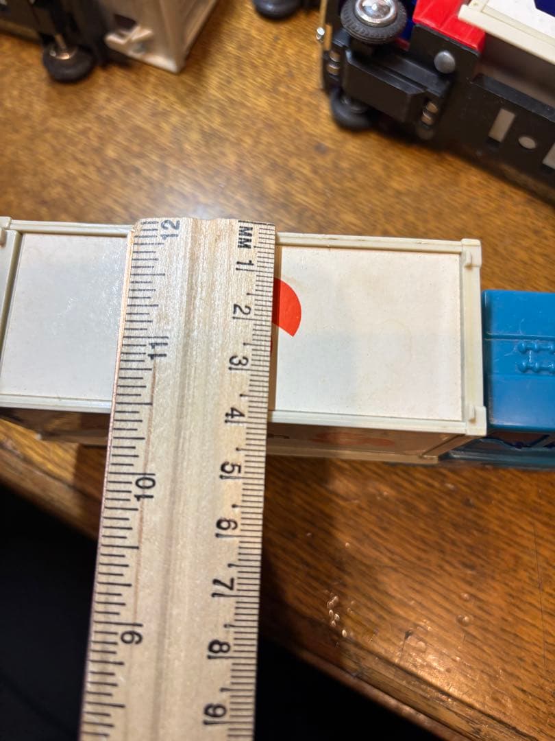 ホンコン製　コンテナートラックのおもちゃ12個