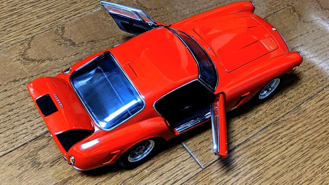 CMC フェラーリ  Ferrari 1961 250GT 1/18  SWB