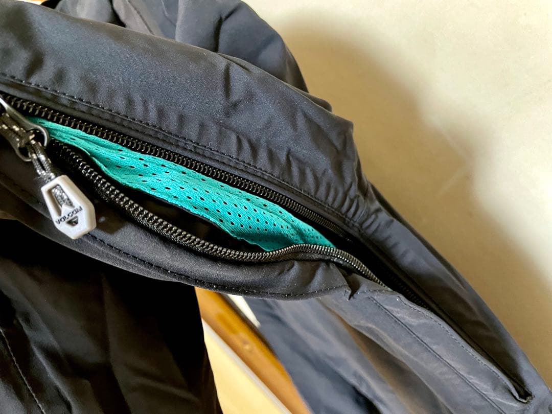 送料込★VOLCOM⭐︎GORE-TEXスノーボードウェアM