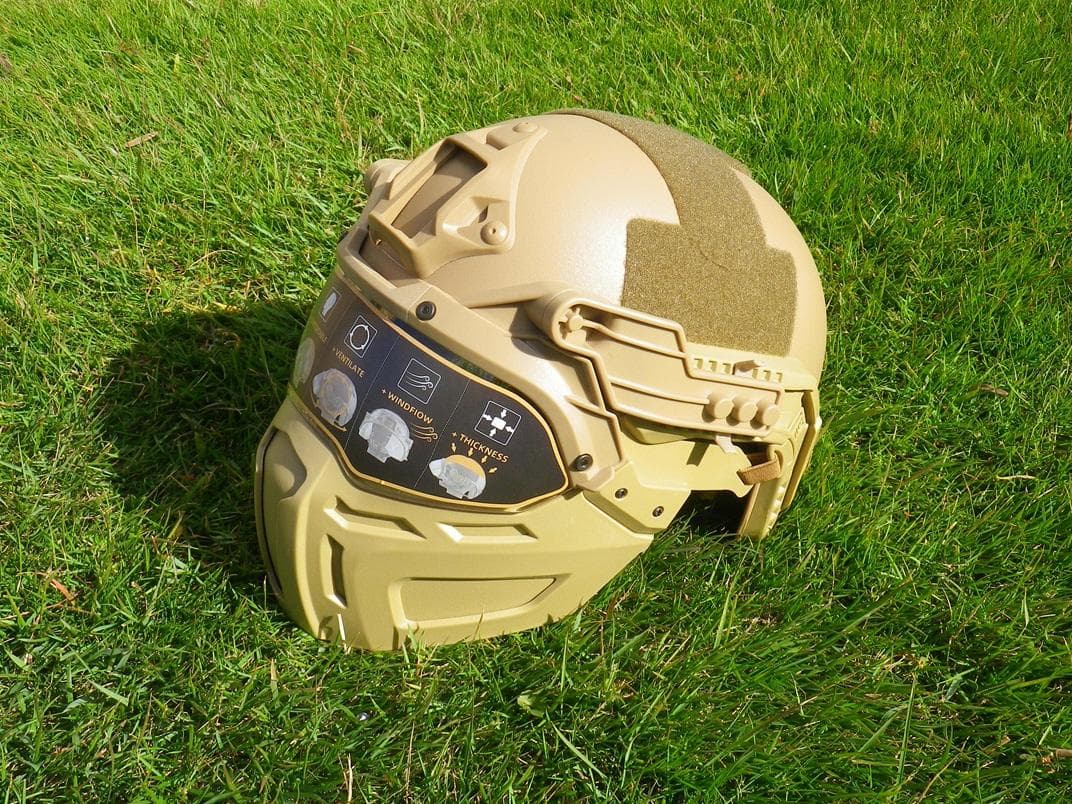 【新品未使用】サバゲー用　タクティカルヘルメット　タン（サンド）カラー