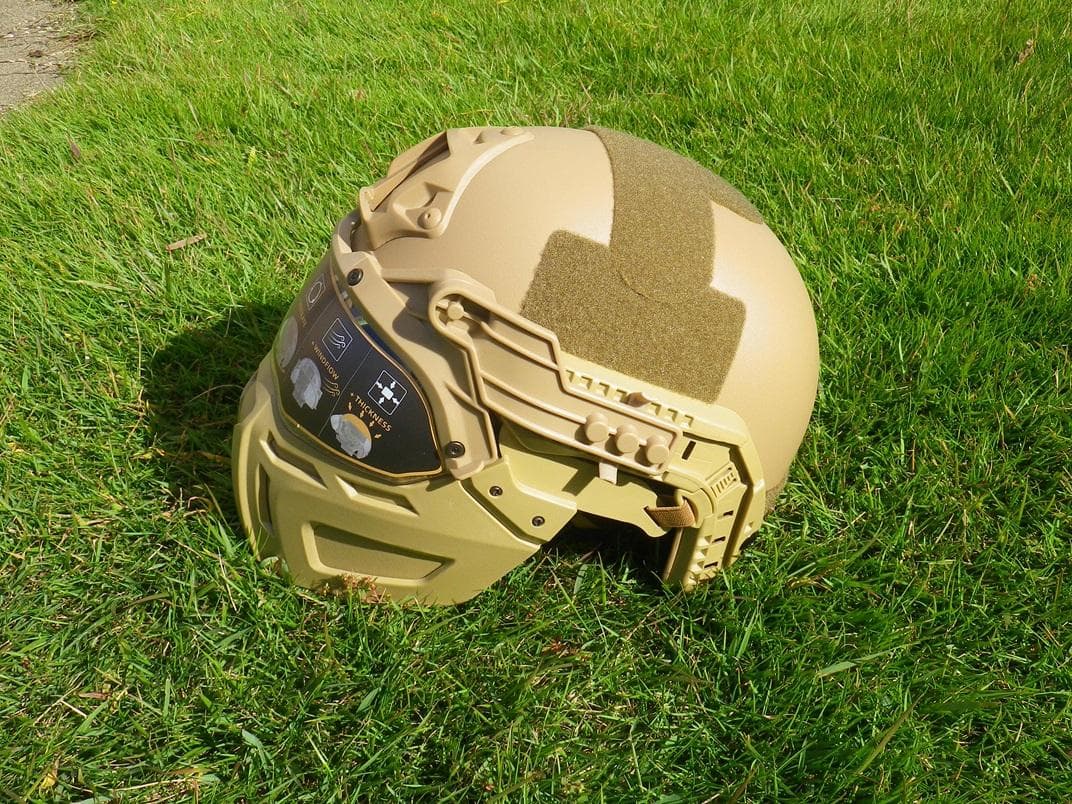 【新品未使用】サバゲー用　タクティカルヘルメット　タン（サンド）カラー