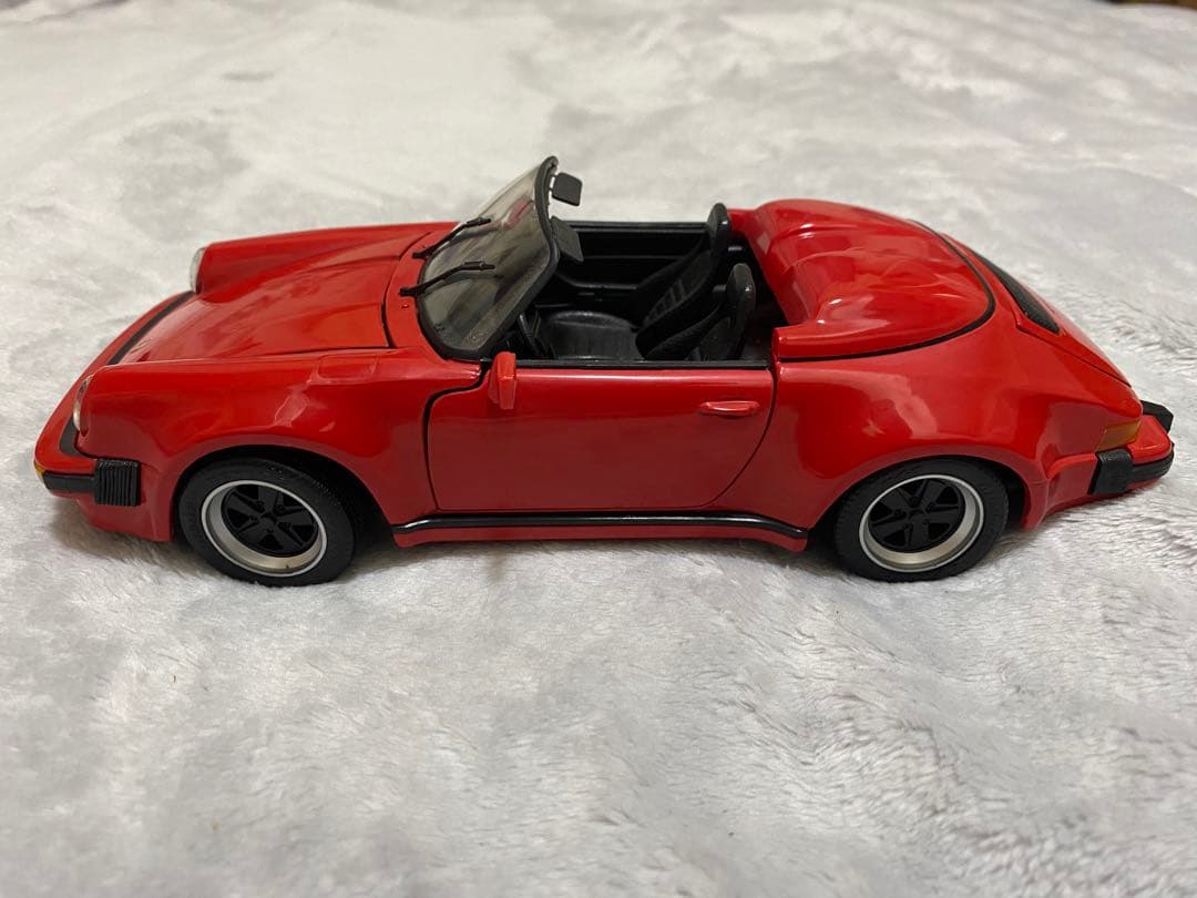ミニカー Maisto PORSCHE 911 SPEEDSTER(1989) 1/18