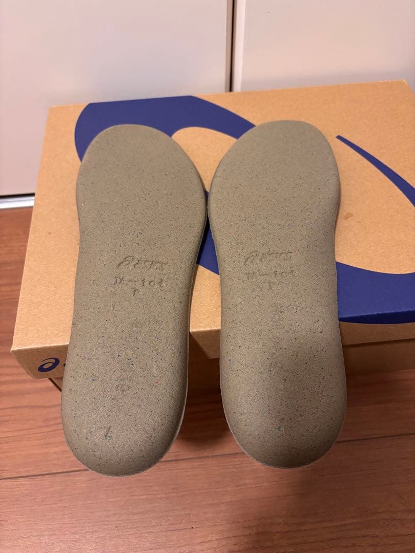 ほぼ未使用GEL-NIMBUS 27 ゲルニンバス 26.5 cm 2E