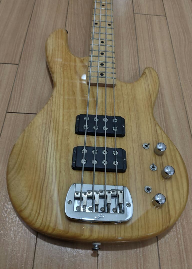 G&L L-2000 Tribute Series エレキベース