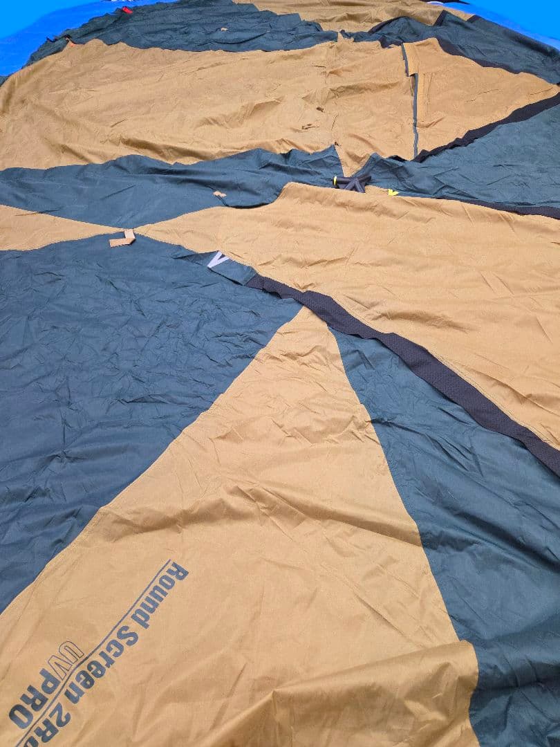 ほぼ未使用　Coleman ラウンドスクリーン2ルームハウス　タープテント