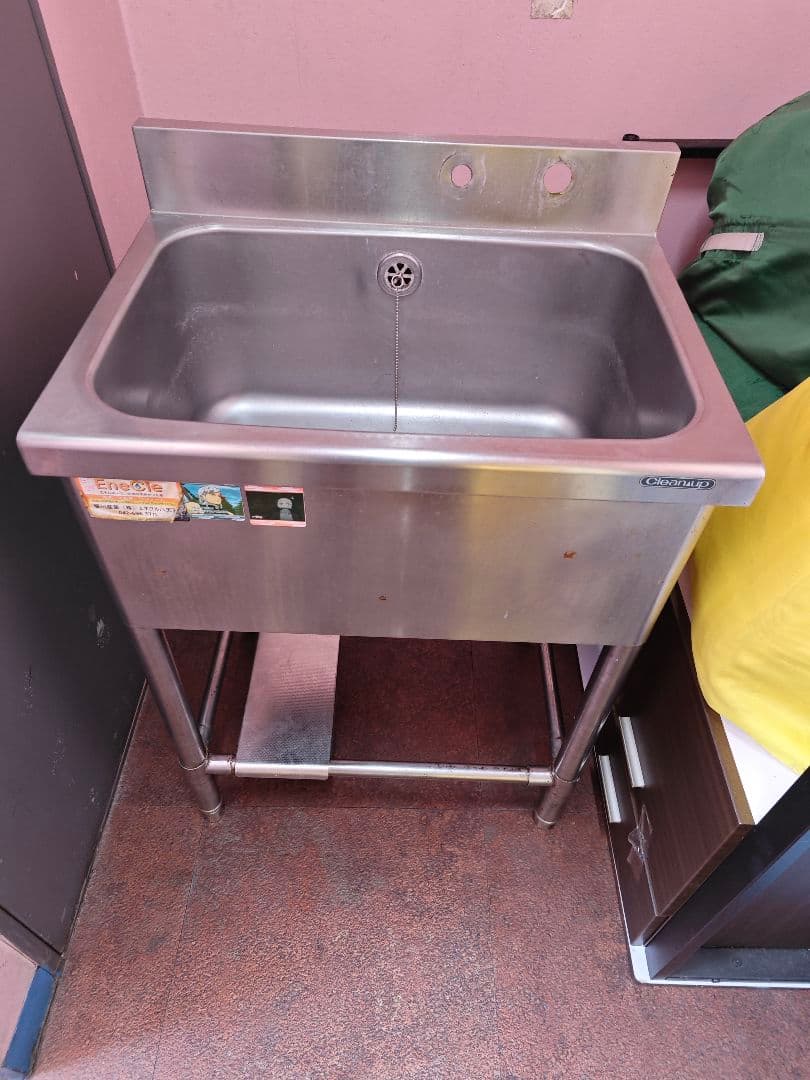 ステンレスシンク 下部棚付き東京都福生市の出品になります、引き取りのみ