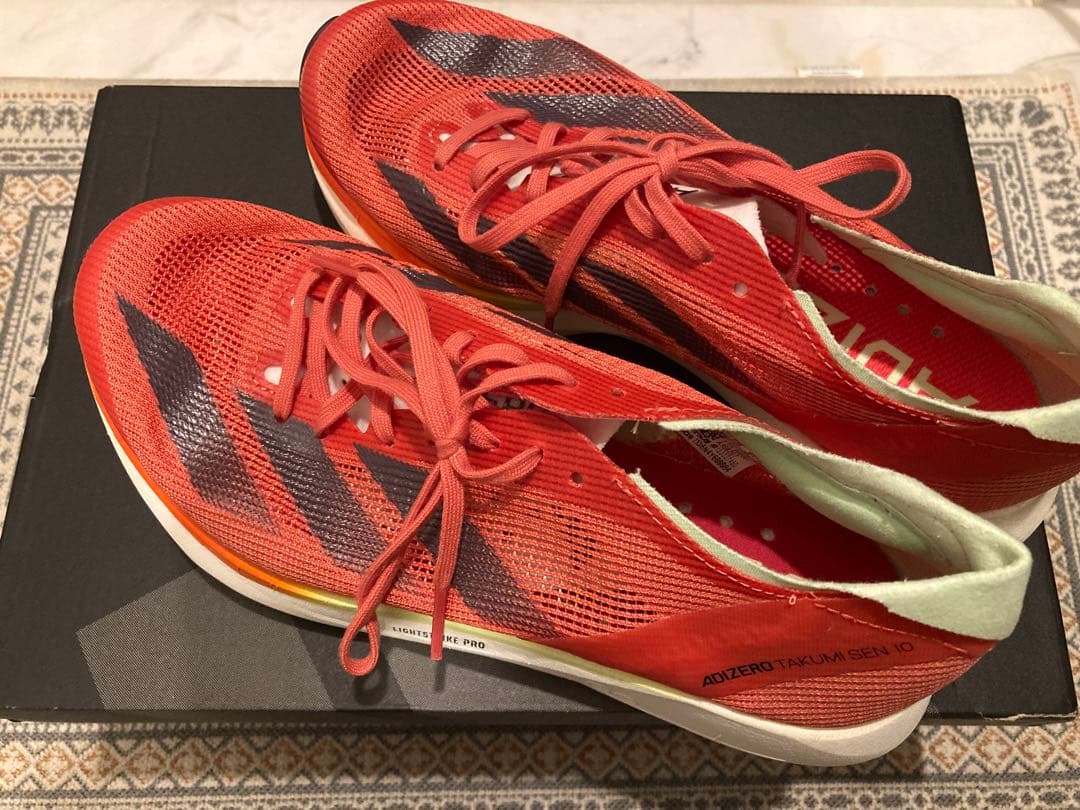 ADIZERO TAKUMI SEN 10 レッド スパイクシューズ