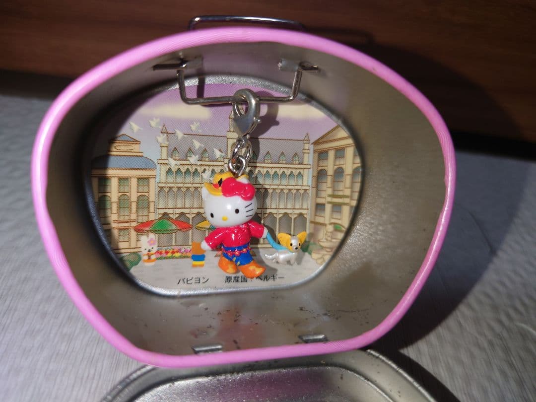 レア♥キティお散歩 チャーム♥ベルギーパピヨン