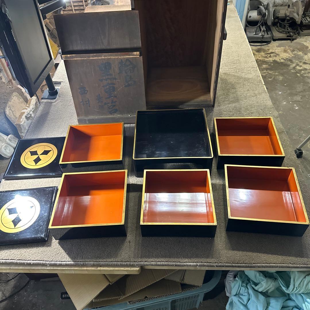 旧家 輪島塗 五段黒重箱 御膳付き 家紋 丸に九枚笹 時代漆器 アンティーク