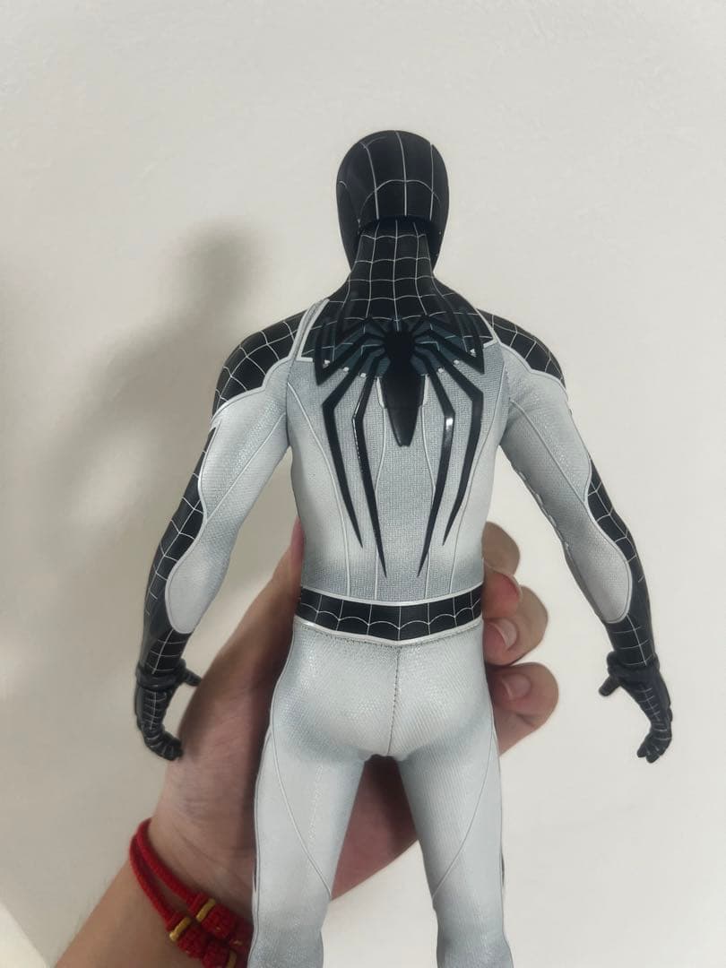 ホットトイズ スパイダーマン(ネガティブ・スーツ版) 1/6 SpiderMan