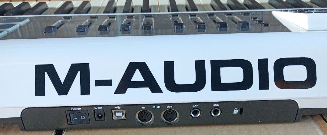 M-Audio Axiom air 61 MIDIコントローラー