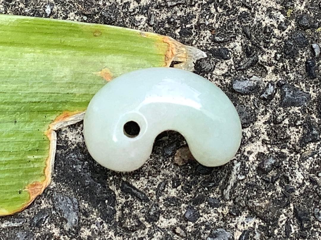 ✳極上材料使用‼️ 氷*糸魚川翡翠勾玉　神様と通じる縁起物お守り　鑑別書取得極上品