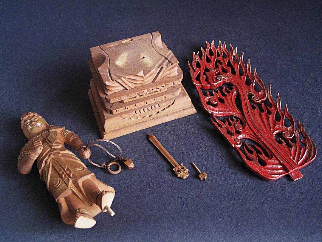 金泥淡彩色!!『木造 不動明王立像』総高25㎝ 像高13.6㎝