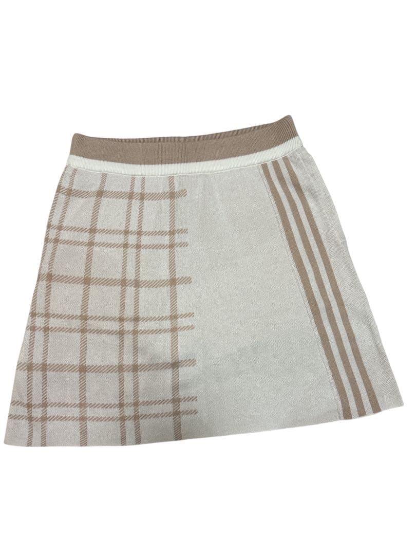 ちびっこＳ　新品アディダスゴルフ ニットセットアップ セーター＆スカート