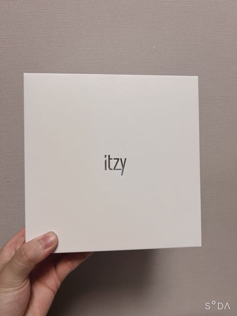 アイドル ITZY OFFICIAL LIGHT RING&LIGHT RING CASE