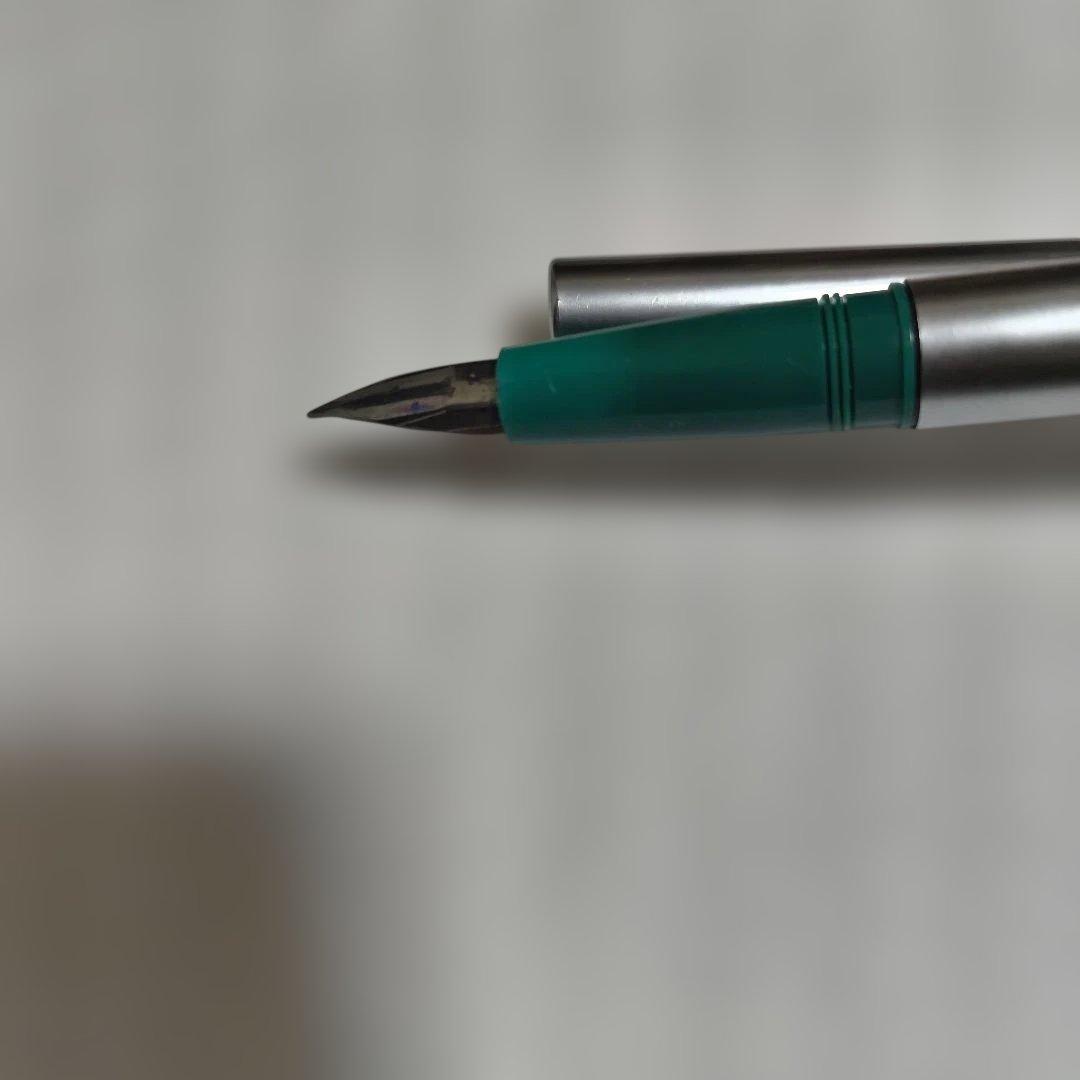 watermanシルバーとグリーンの万年筆