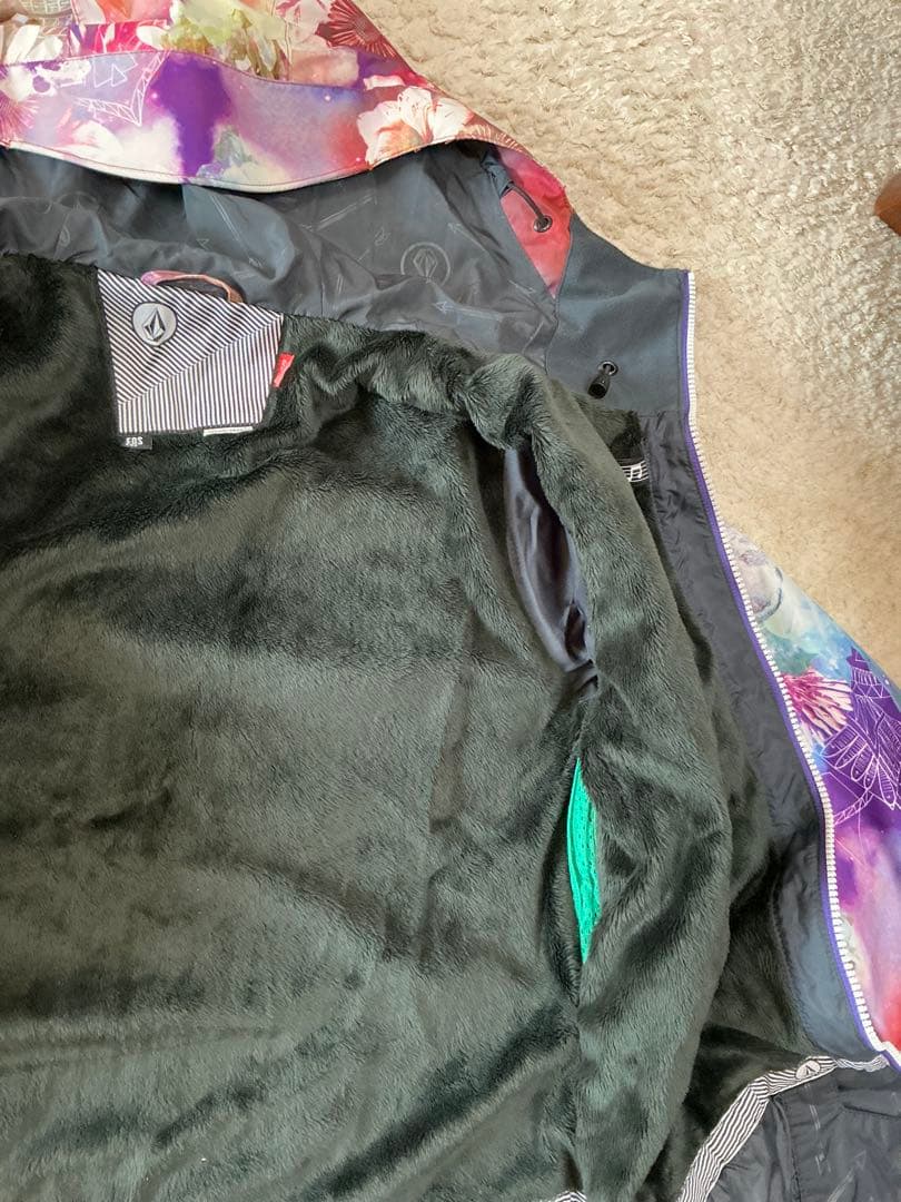 【美品】✨VOLCOM　スノーボードウェア　ジャケット　花柄　レディース　S