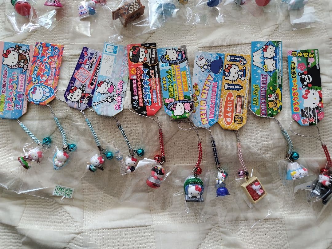 ご当地キティ 根付け 　まとめ売り　30点