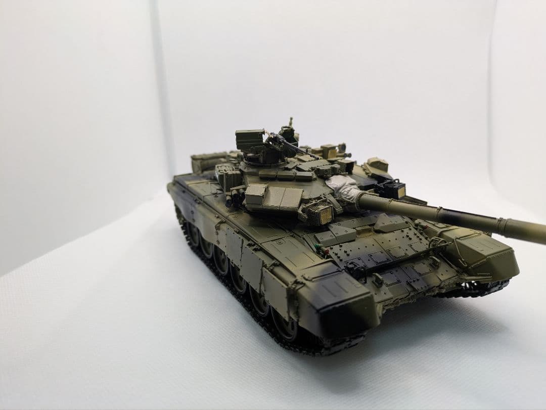 塗装済完成品　モンモデル 1/35 ロシア 主力戦車 T-90A
