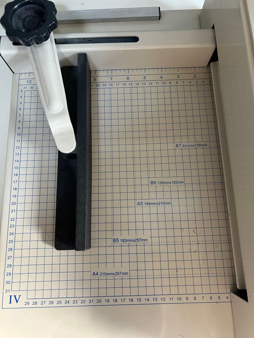 A4対応 手動式裁断機 グリッド付き