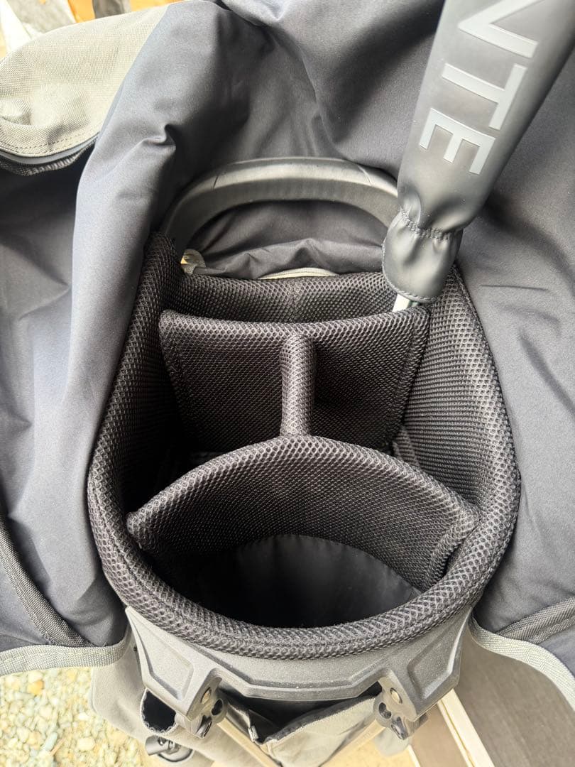 デサントゴルフ　スタンドキャディバッグ　ヘッドカバーセット