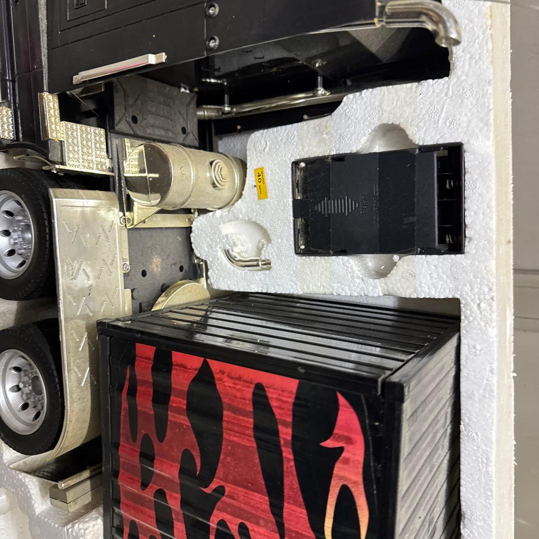 ラジコントラック、トレーラー。Trucks M-2