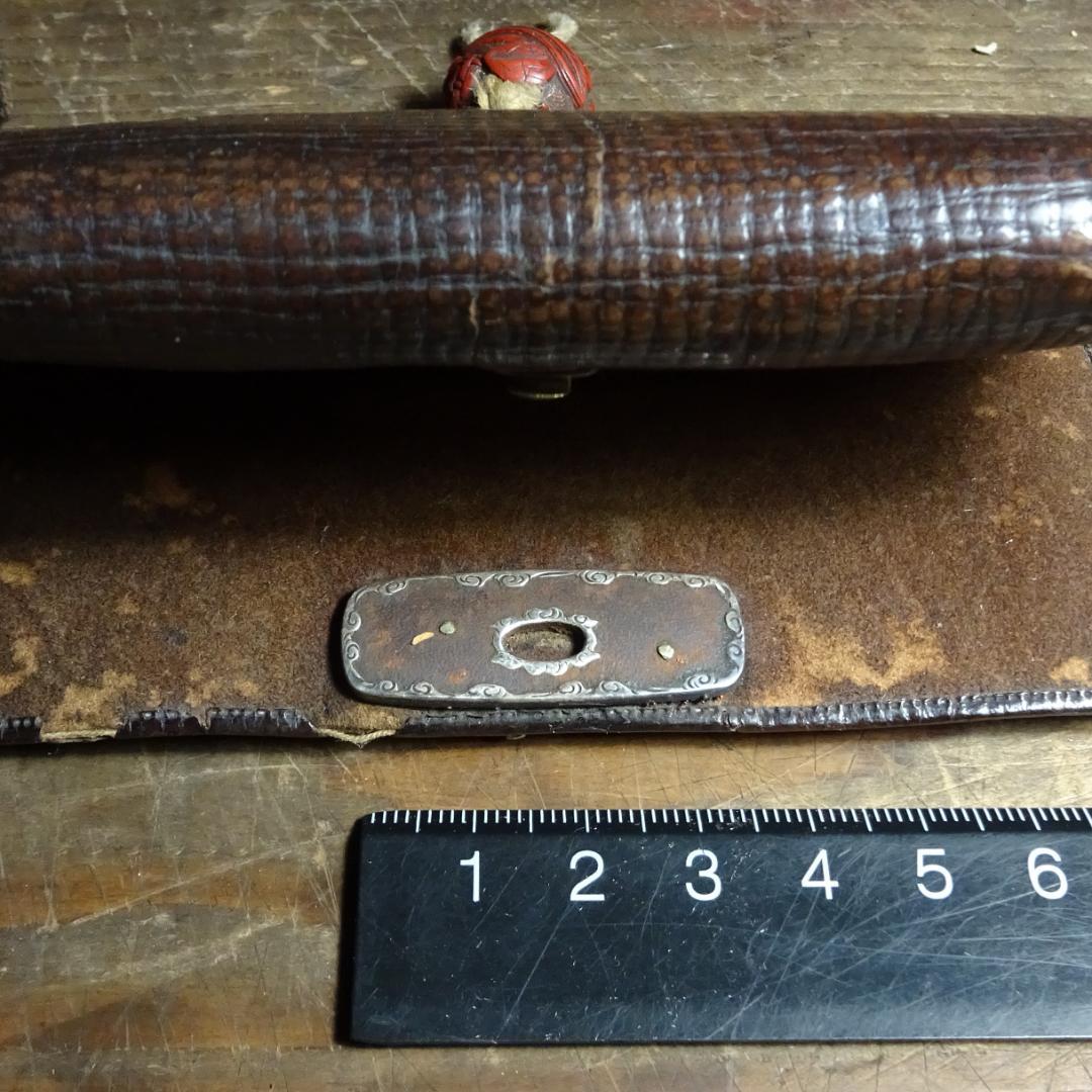 古い 煙草入れ+煙管入れ+煙管３つ　　　蝶の前金具　根付