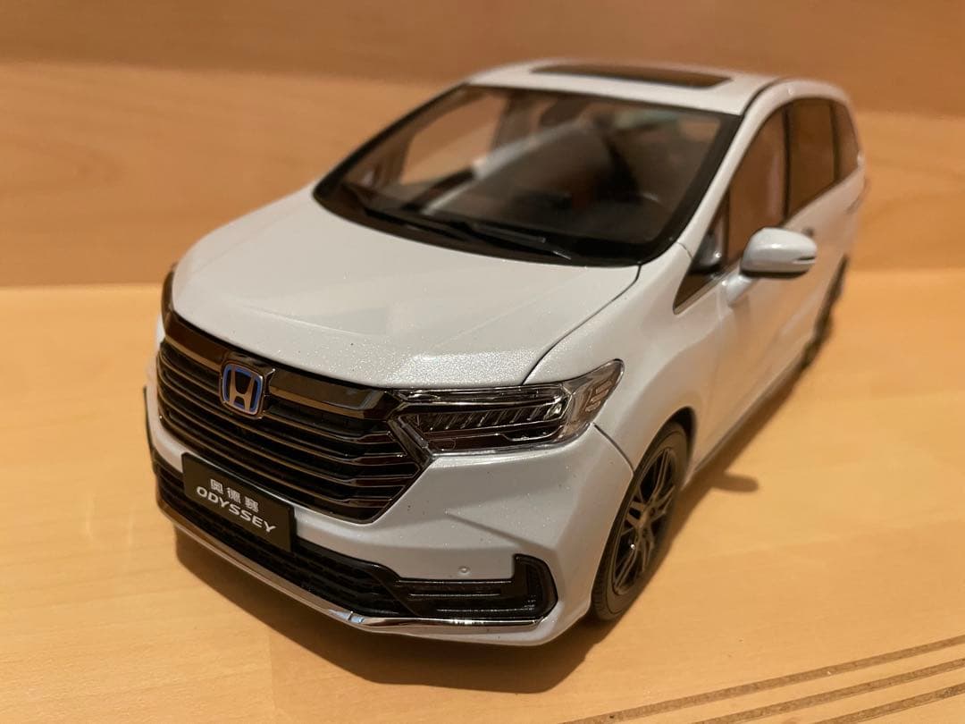 ホンダ ODYSSEY 1/18スケールモデル