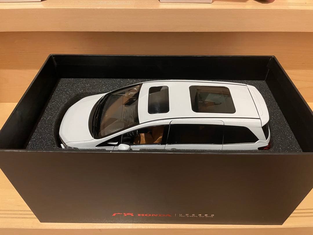 ホンダ ODYSSEY 1/18スケールモデル