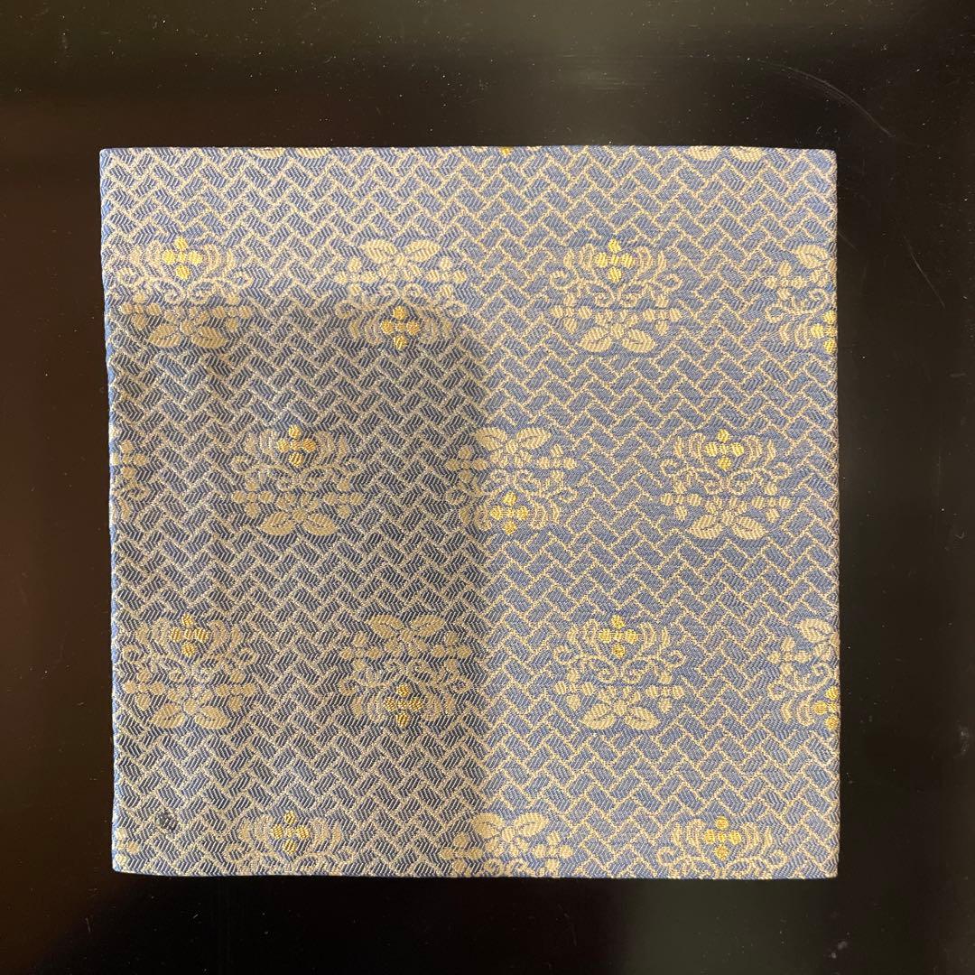 青色の茶道用古帛紗（ふくさ）