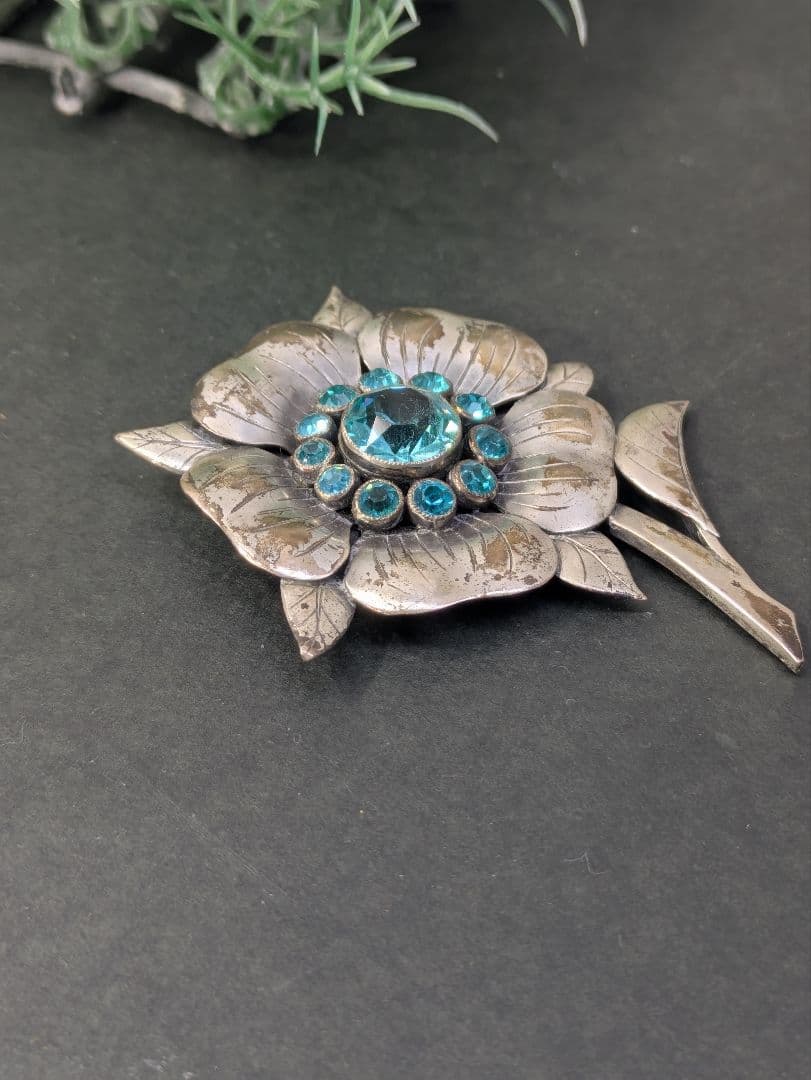 イギリス アンティーク シルバーブローチ 花柄