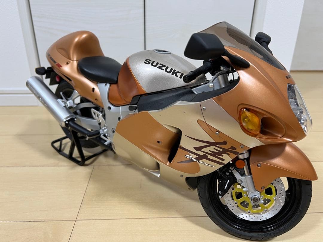 ディアゴスティーニ 1/4 スズキGSX1300R 隼 完成品