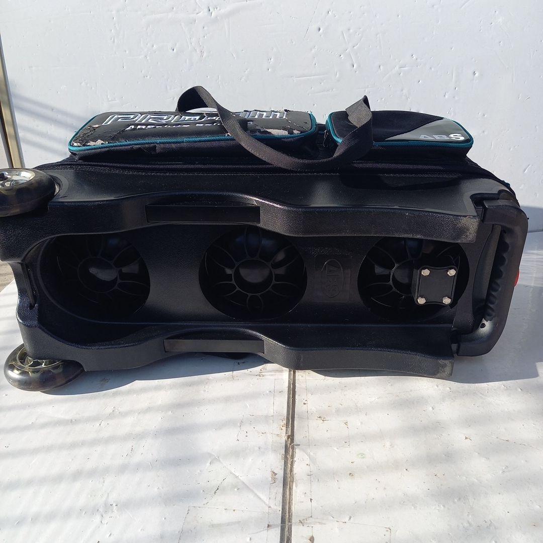 ABSブランドの「PRO-am」ボウリングバッグ（キャスター付き）