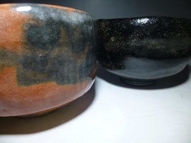 楽吉左衛門　十一代　慶入　赤黒茶碗／共箱／銘「瑞栄」／表千家十二代　惺斎極め箱