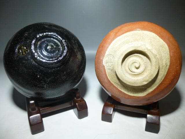 楽吉左衛門　十一代　慶入　赤黒茶碗／共箱／銘「瑞栄」／表千家十二代　惺斎極め箱