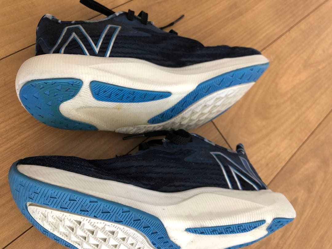 ニューバランス　ランニングシューズ
