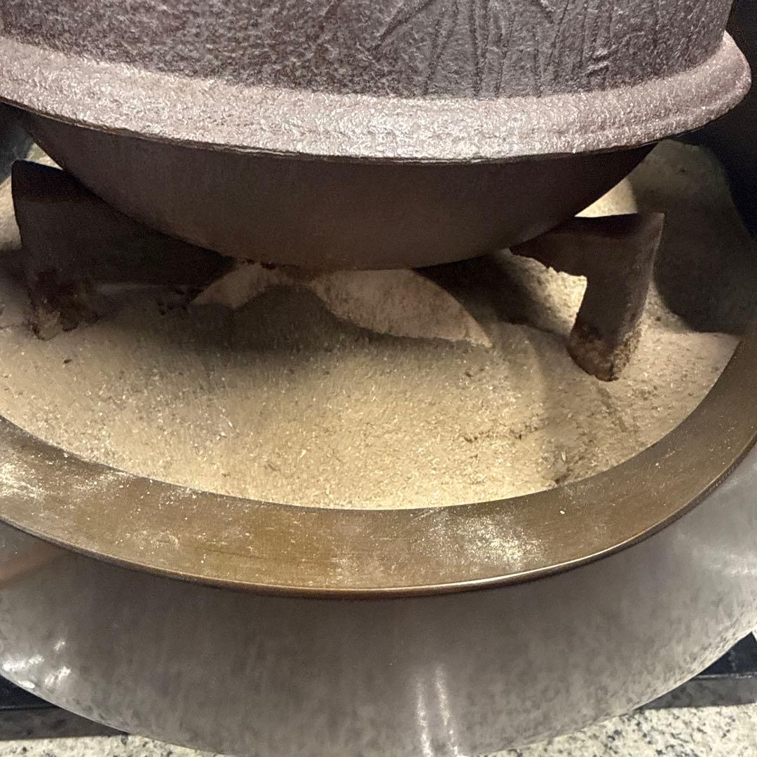 鋳鉄製茶釜 蓋付き 工芸品 アンティーク 茶道具 灰付き 風炉 格安