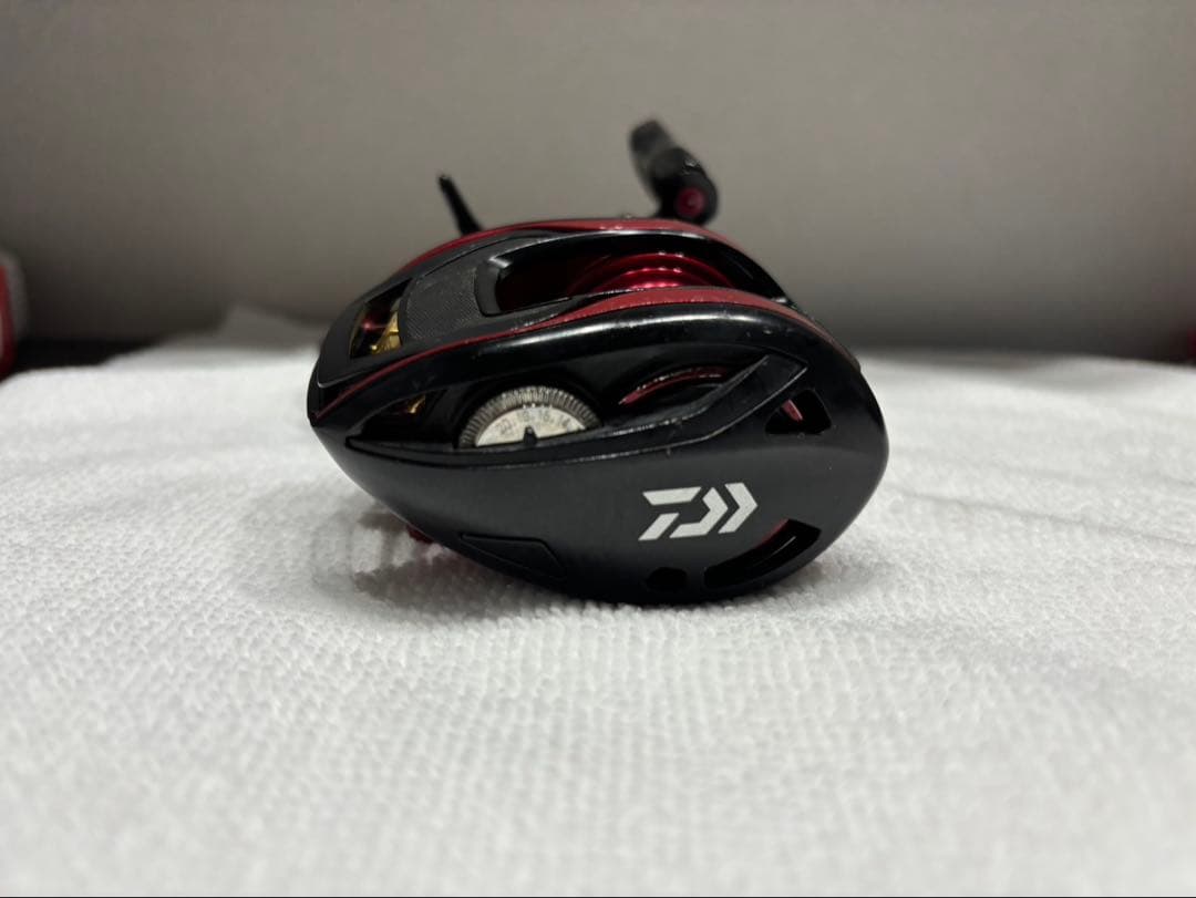 ダイワ ベイトリール 黒赤 T3AIR 6.8R-TW